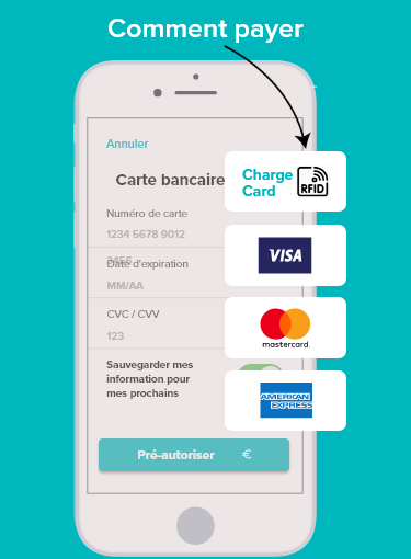 車を充電する女性